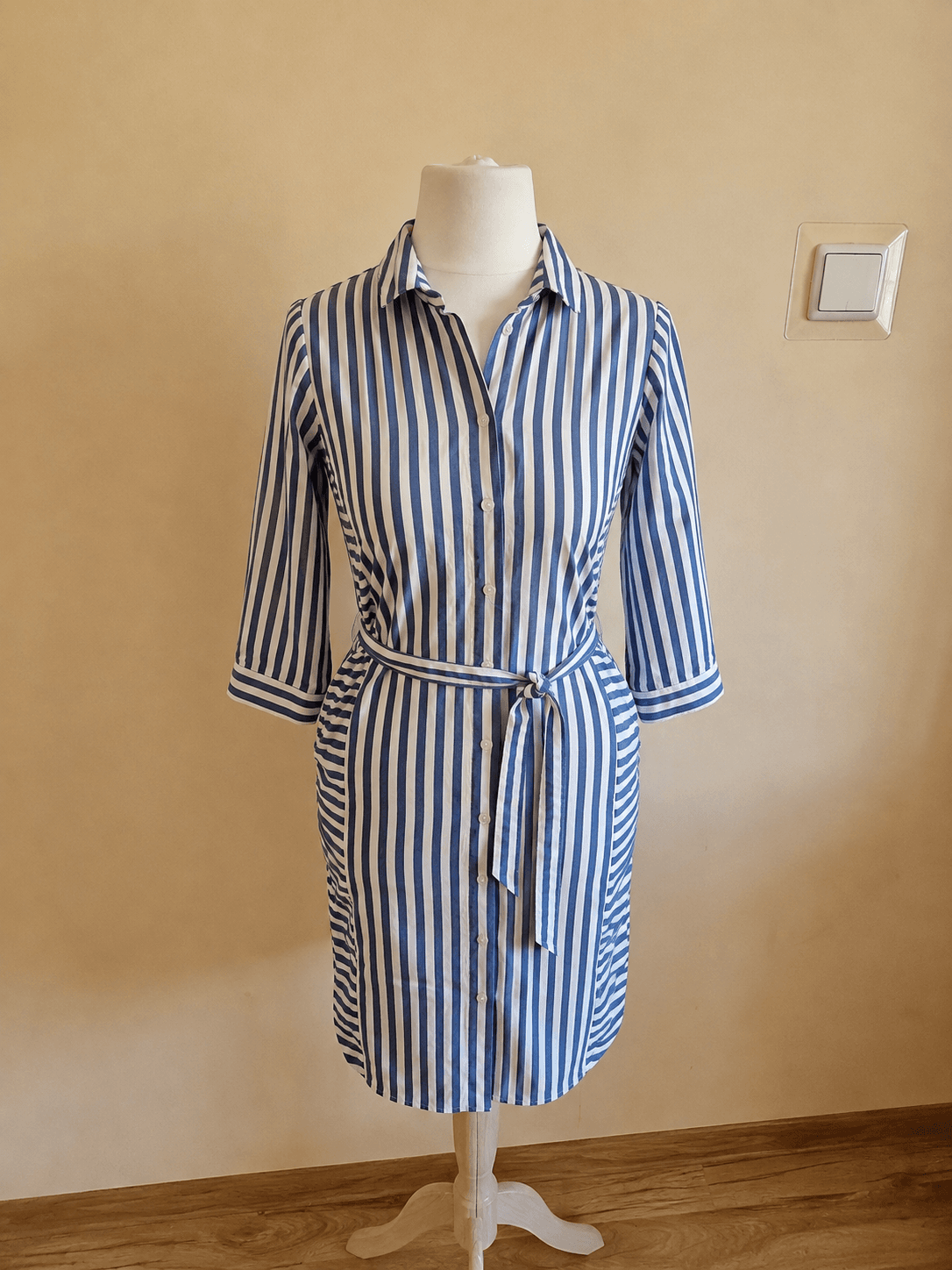 In Wear – Edel – shirt dress Niebieska sukienka koszulowa z wiązaniem w talii roz. XXS - M – zdjęcie 1